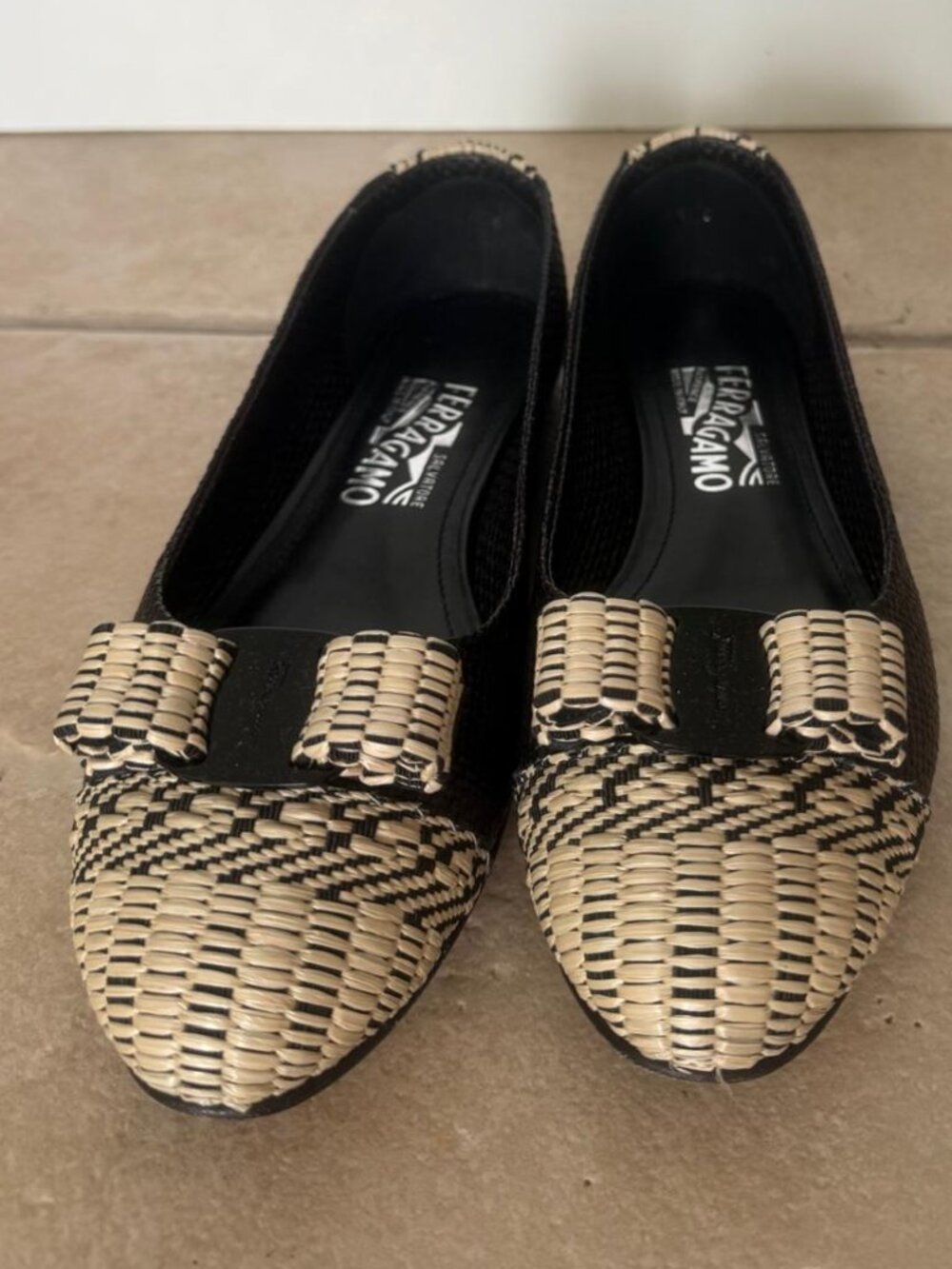 Salvatore Ferragamo Vara Bow Woven Raffia Ballet Flats Black Cream EU 38.5 / 8.5